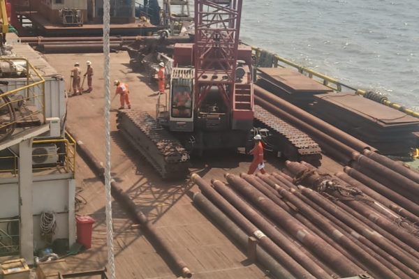 120 MT Fushun Quy 120 - L&T ECC - ONGC Offshore Gas Pipeline - Mumbai