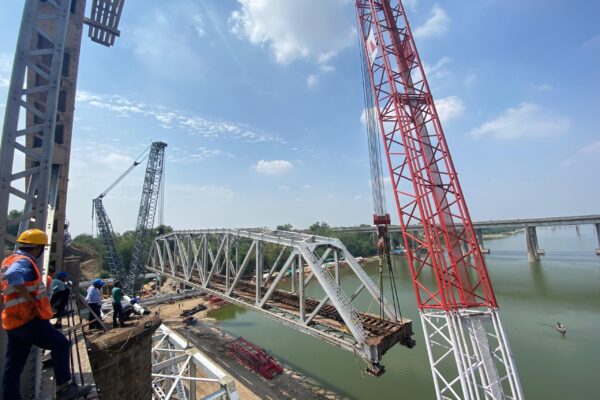 600 MT - Liebherr 1600_2 & 300 MT - Demag CC 1800-1 - RAILWAY INFRA